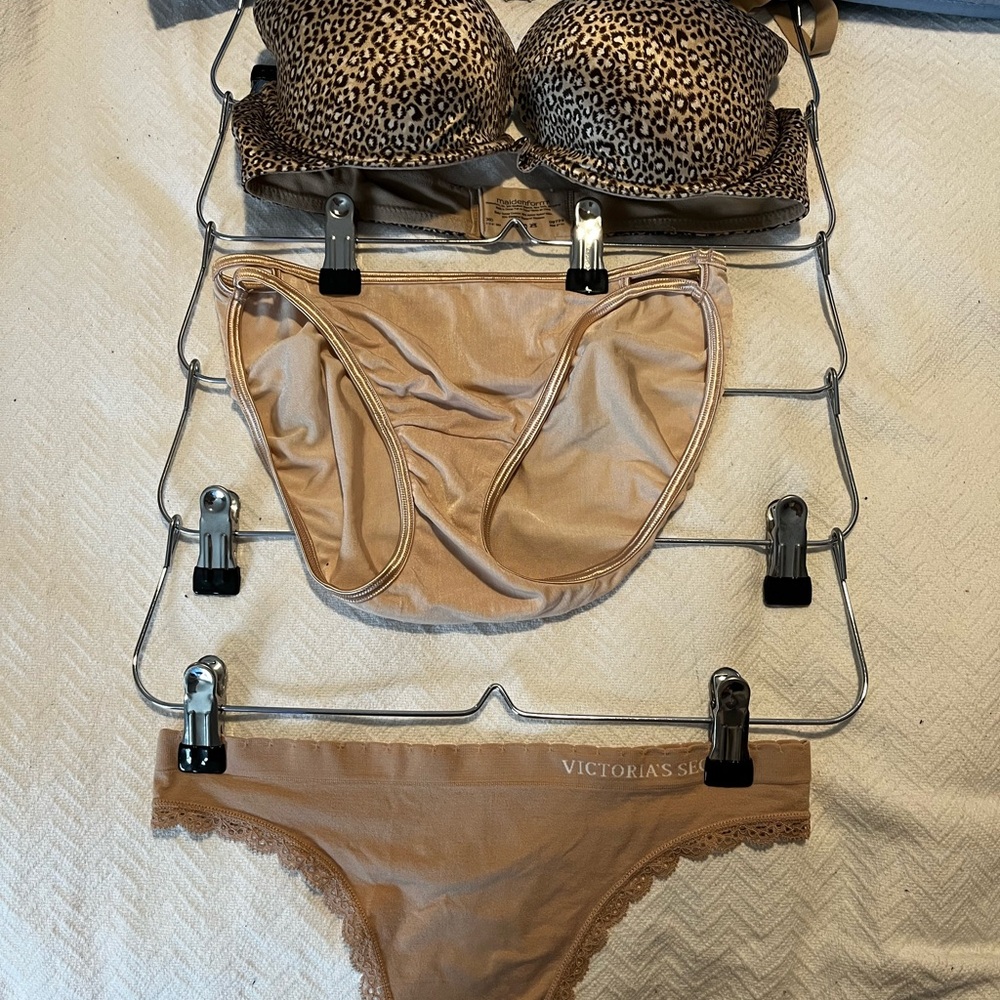 SET: Leopard print bra, 2 pairs panties.